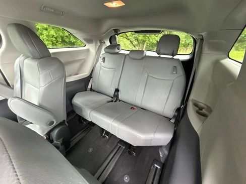 Used 2024 Toyota Sienna XLE w/ XLE Plus Package AWD/4WD image 39