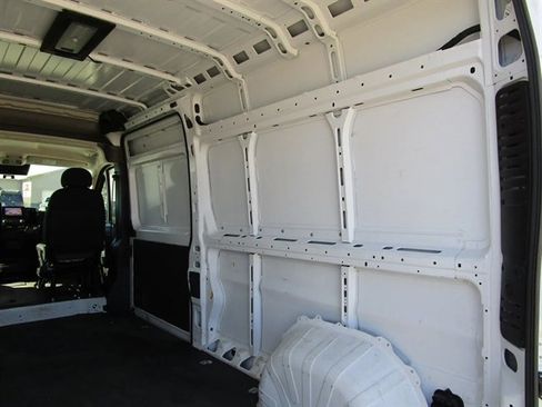 Used 2025 RAM ProMaster 2500 w/ Convenience Group image 14