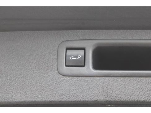 Used 2021 Toyota Highlander XLE AWD/4WD image 37
