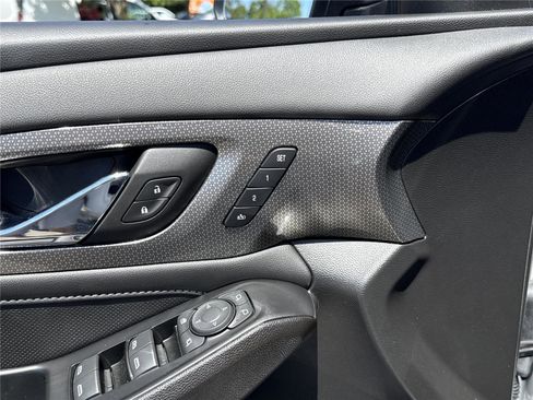 Used 2023 Chevrolet Traverse Premier w/ Redline Edition AWD/4WD image 19