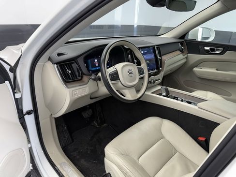 Used 2022 Volvo XC60 B5 Momentum image 37