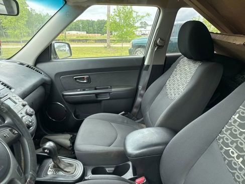 Used 2011 Kia Soul + w/ Audio Pkg FWD image 10