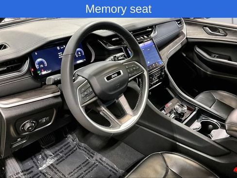 Used 2024 Jeep Grand Cherokee Limited w/ Luxury Tech Group II AWD/4WD image 19