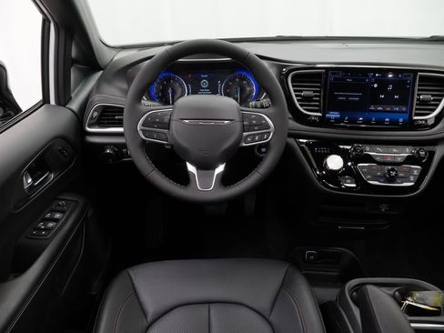 New 2027 Chrysler Pacifica Select AWD/4WD image 21