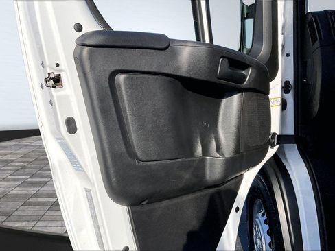 Used 2025 RAM ProMaster 2500 w/ Convenience Group image 24