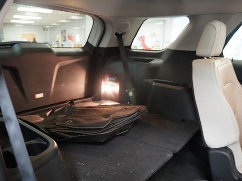 Used 2017 Ford Explorer Platinum image 32