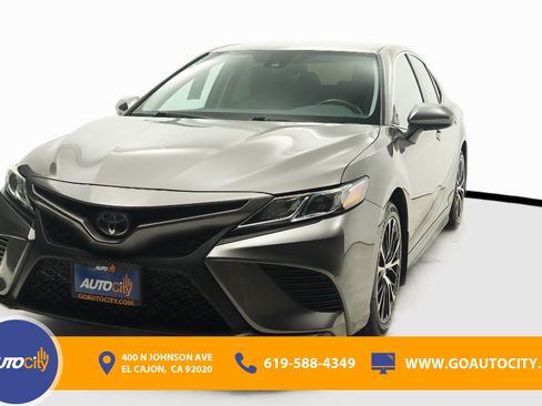 Used 2019 Toyota Camry SE w/ Carpet Mat Package FWD image 1