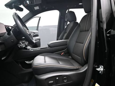 Used 2026 Chevrolet Traverse High Country w/ LPO, Floor Liner Package AWD/4WD image 14
