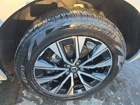 Certified 2025 Volvo XC60 B5 Plus image 44