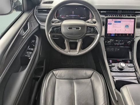 Used 2023 Jeep Grand Cherokee Overland AWD/4WD image 13