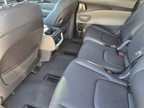 New 2026 Kia Carnival LXS image 19