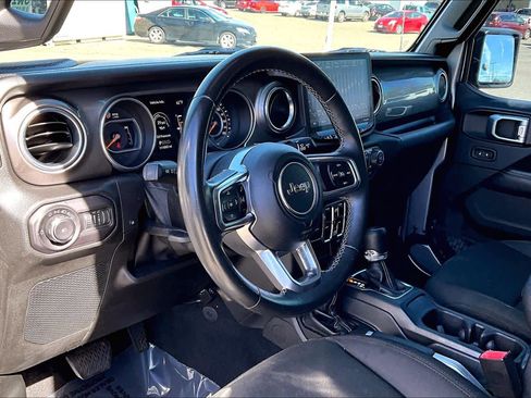 Used 2018 Jeep Wrangler Unlimited Sahara image 17