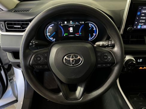 Used 2025 Toyota RAV4 XLE image 9