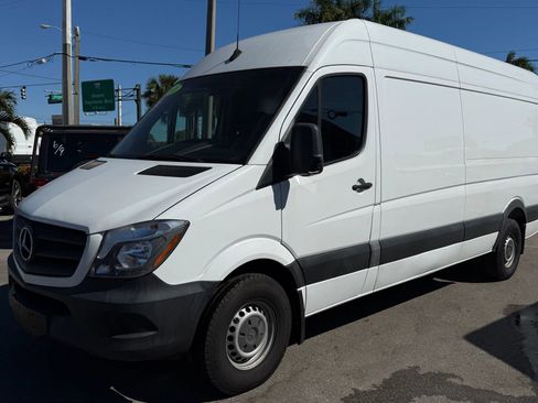 Used 2018 Mercedes-Benz Sprinter 2500 image 2
