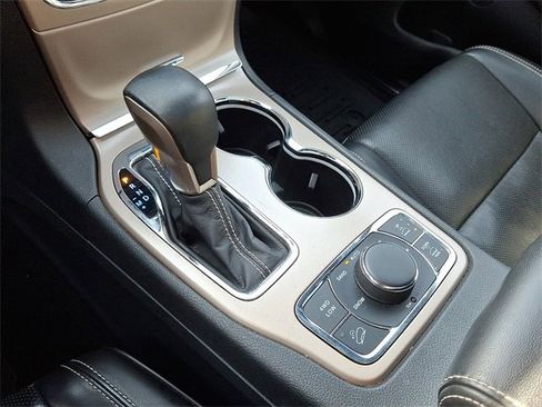 Used 2017 Jeep Grand Cherokee Overland image 16