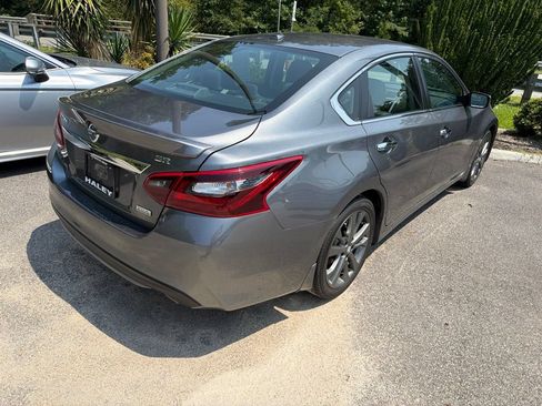 Used 2018 Nissan Altima 2.5 SR w/ SR Special Edition FWD image 2