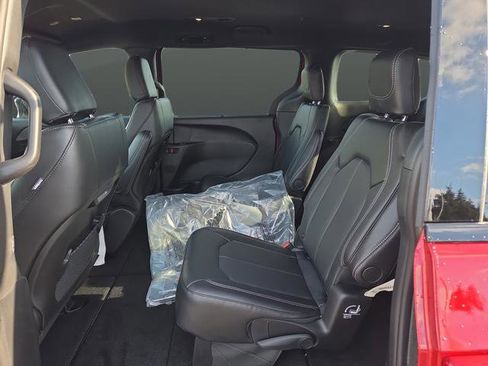 New 2026 Chrysler Pacifica Select w/ S Appearance Package image 29