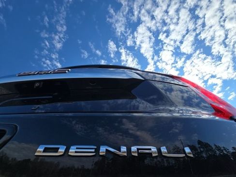 Used 2021 GMC Yukon XL Denali w/ LPO, Illumination Package image 10