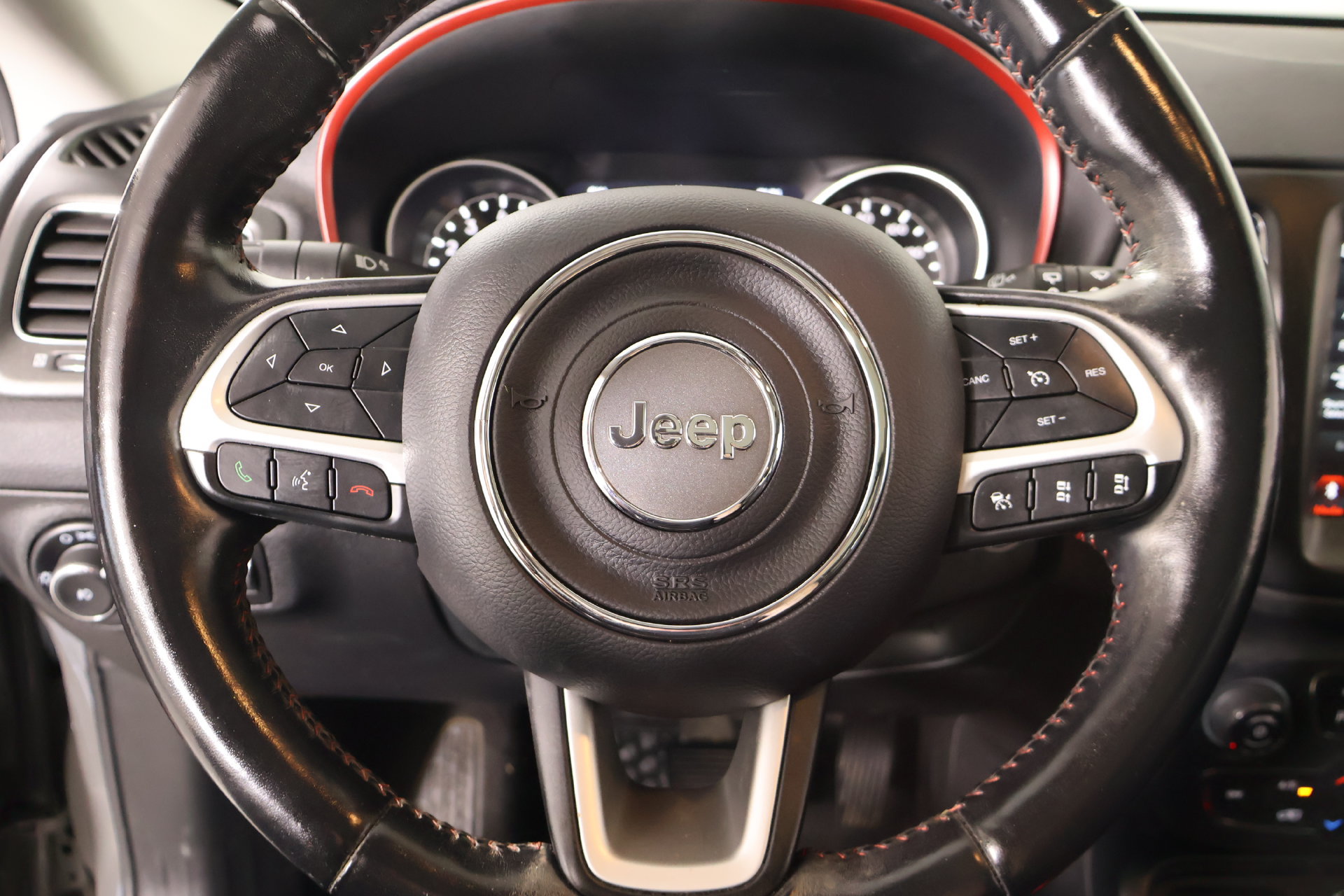 Used 2021 Jeep Compass Trailhawk w/ Sun and Sound Group AWD/4WD image 3
