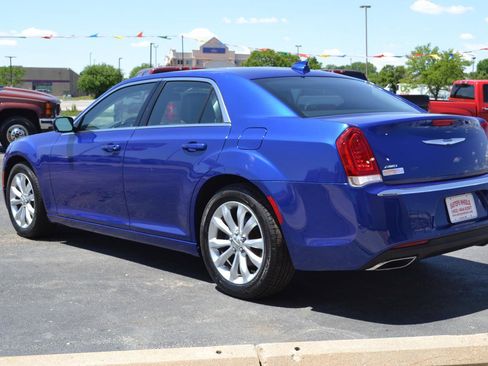 Used 2018 Chrysler 300 Touring L AWD/4WD image 5