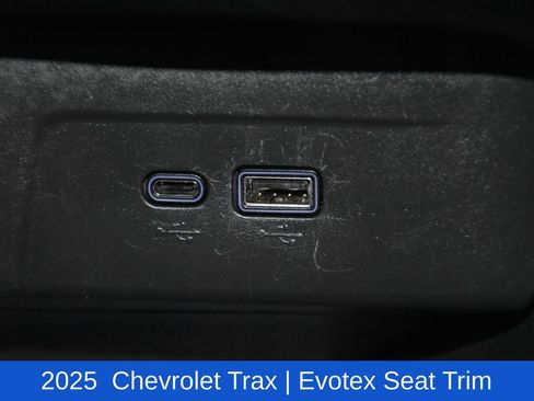 Used 2025 Chevrolet Trax RS image 21