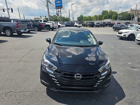 Used 2023 Nissan Versa SV FWD image 3