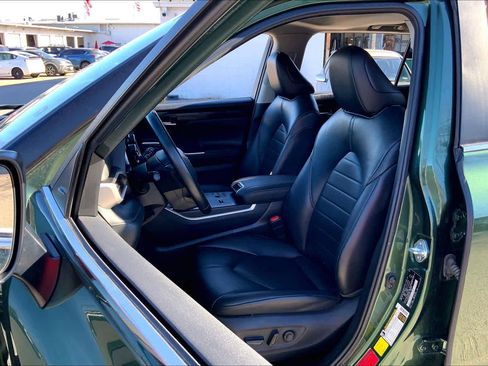 Used 2023 Toyota Highlander XLE FWD image 8
