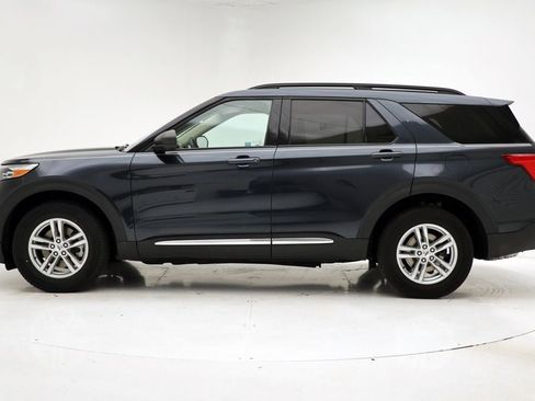 Used 2022 Ford Explorer XLT w/ Equipment Group 202A image 6