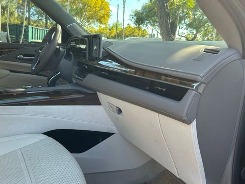 Used 2024 Cadillac Escalade Premium Luxury Platinum image 43