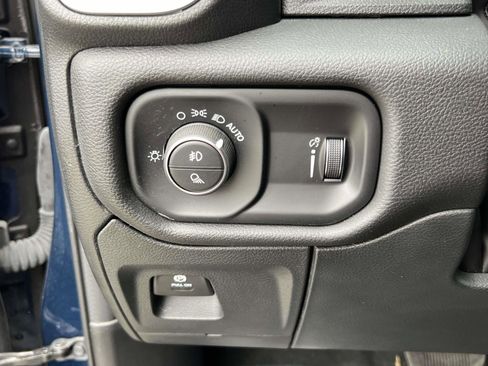 Used 2023 RAM 1500 Big Horn image 24