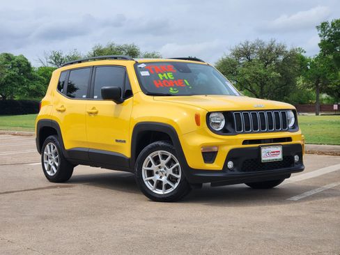 Used 2023 Jeep Renegade Latitude w/ Sun/Sound Group image 1
