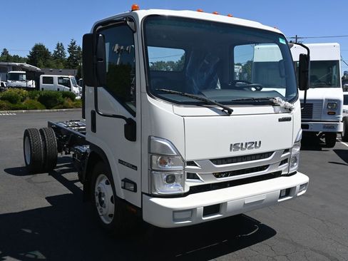 New 2024 Isuzu NPR image 10