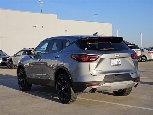 Used 2025 Chevrolet Blazer LT image 3