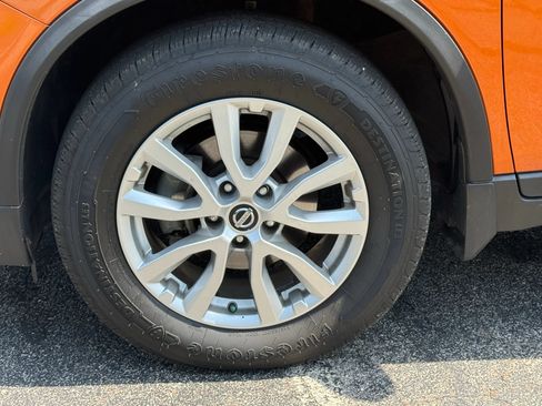 Used 2017 Nissan Rogue SV w/ SV Premium Package AWD/4WD image 10