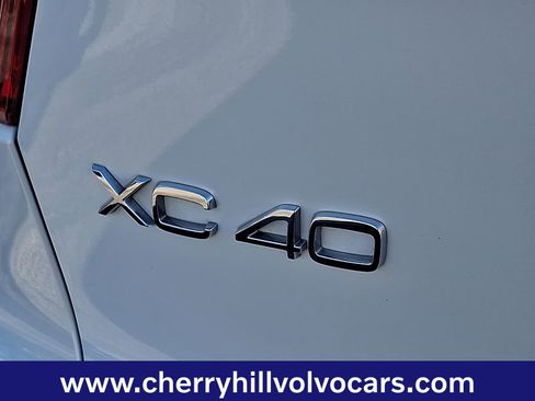 Certified 2023 Volvo XC40 B5 Ultimate w/ Protection Package Premier image 31
