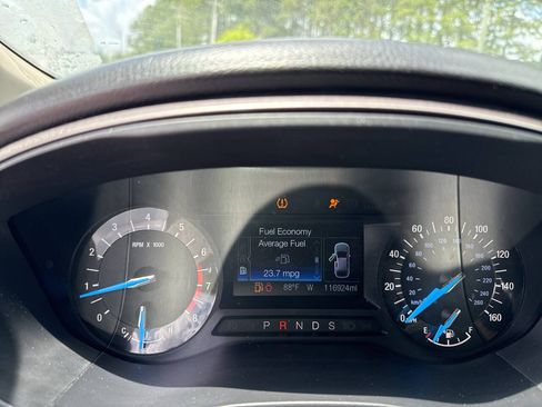 Used 2017 Ford Fusion SE w/ Equipment Group 201A FWD image 17
