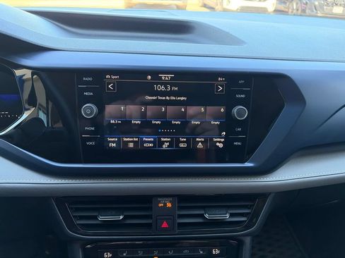 Used 2024 Volkswagen Taos SE w/ Panoramic Sunroof Package AWD/4WD image 17