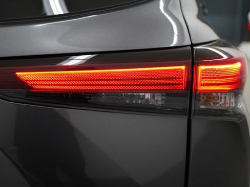 Used 2025 Toyota Highlander LE AWD/4WD image 71