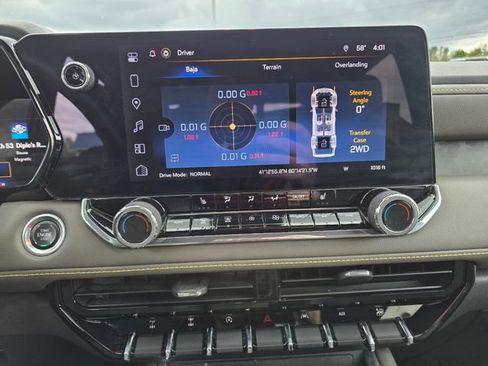 Used 2024 Chevrolet Colorado ZR2 w/ Technology Package AWD/4WD image 31