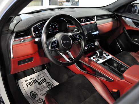 Used 2022 Jaguar F-PACE SVR image 25