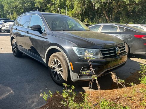 Used 2019 Volkswagen Tiguan SE w/ Panoramic Sunroof Package image 6