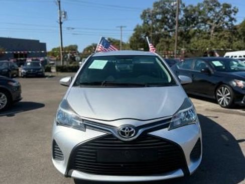 Used 2015 Toyota Yaris L image 2