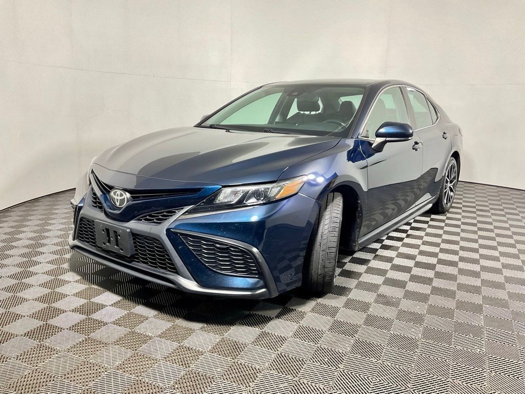 Used 2021 Toyota Camry SE FWD image 2