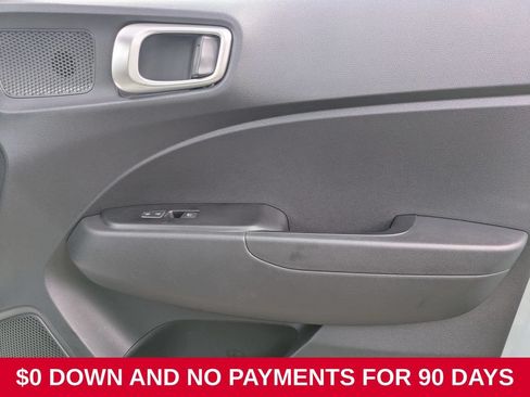 Used 2025 Hyundai Venue SEL FWD image 32