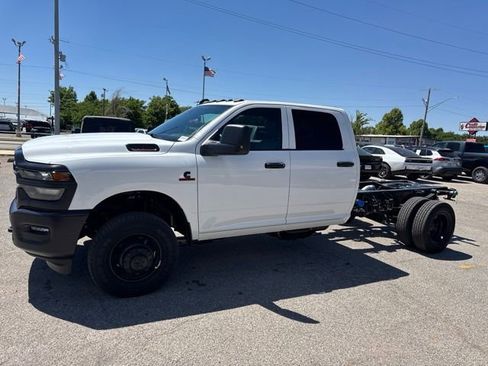 New 2026 RAM 3500 Tradesman AWD/4WD image 3