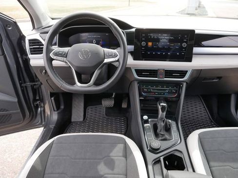 Used 2025 Volkswagen Taos SE AWD/4WD image 21