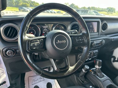 Used 2022 Jeep Gladiator Sport AWD/4WD image 13