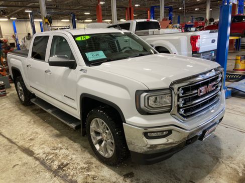 Used 2018 GMC Sierra 1500 SLT w/ SLT Premium Package image 3