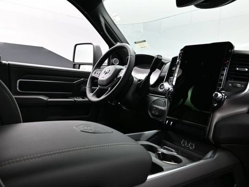 New 2026 RAM 2500 Laramie AWD/4WD image 12