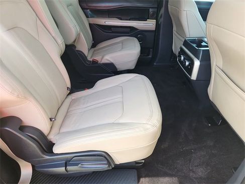 Used 2022 Ford Expedition Max Limited image 27